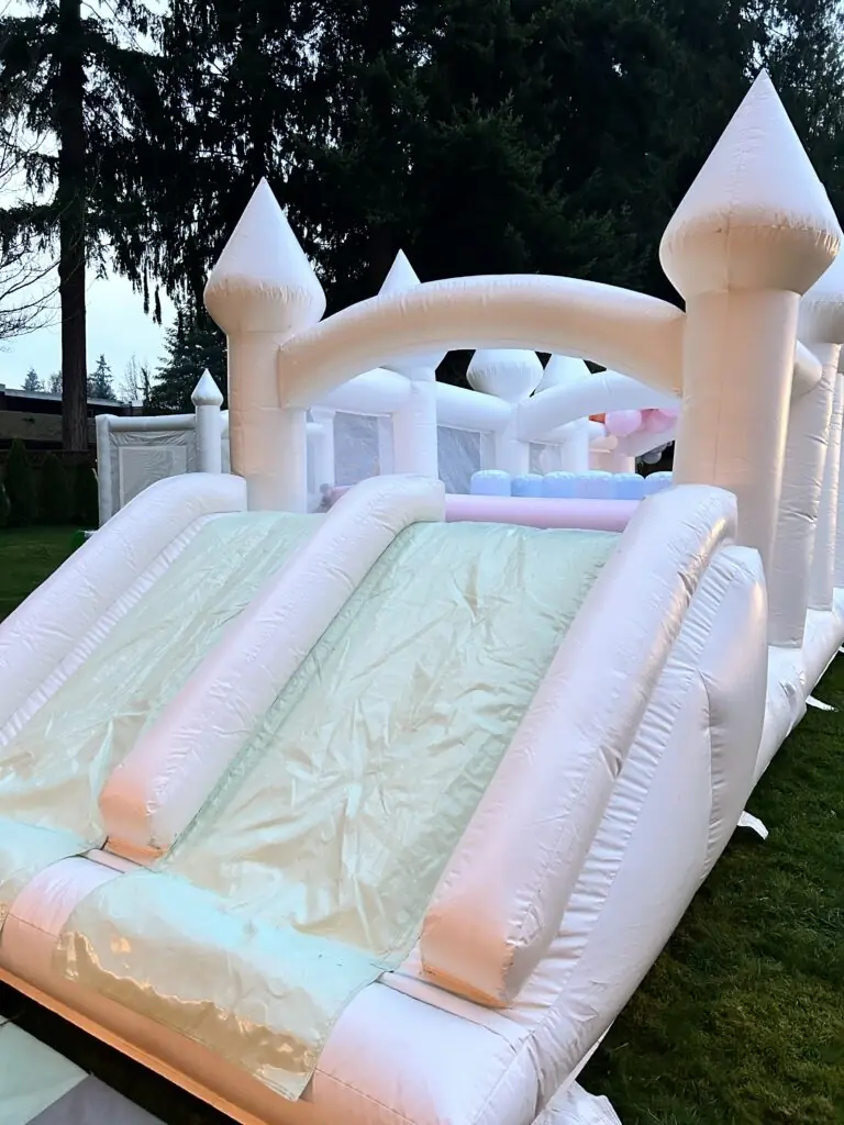 Chateau Bounce & Balloons: Modern Castles: Modern Bouncers. Kids Party with luxury bounce rentals, a white obstacle course with slides in snohomish county & king county