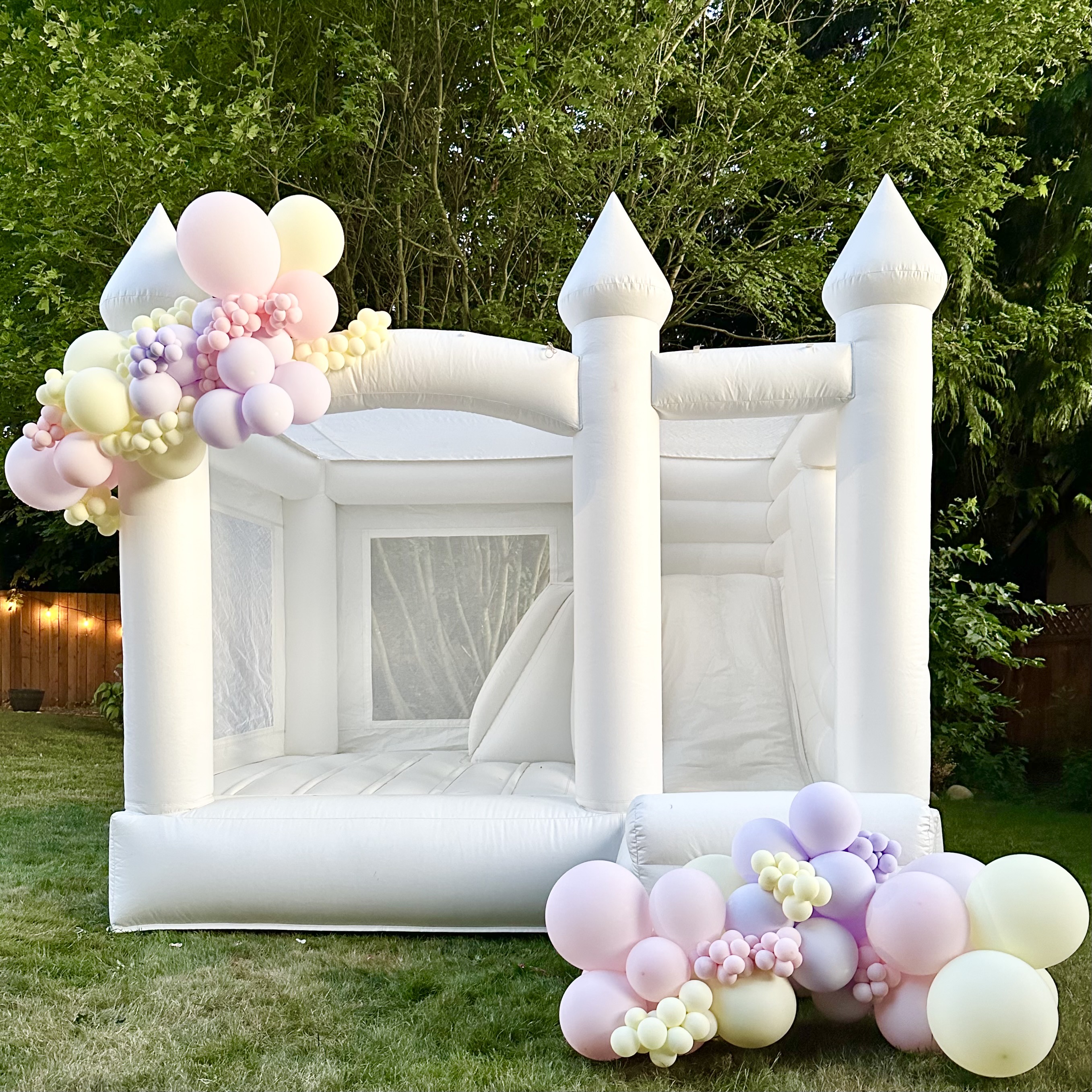 St Helens white bounce house with blush, lavender, and ivory balloon garland for a birthday in Bothell, WA