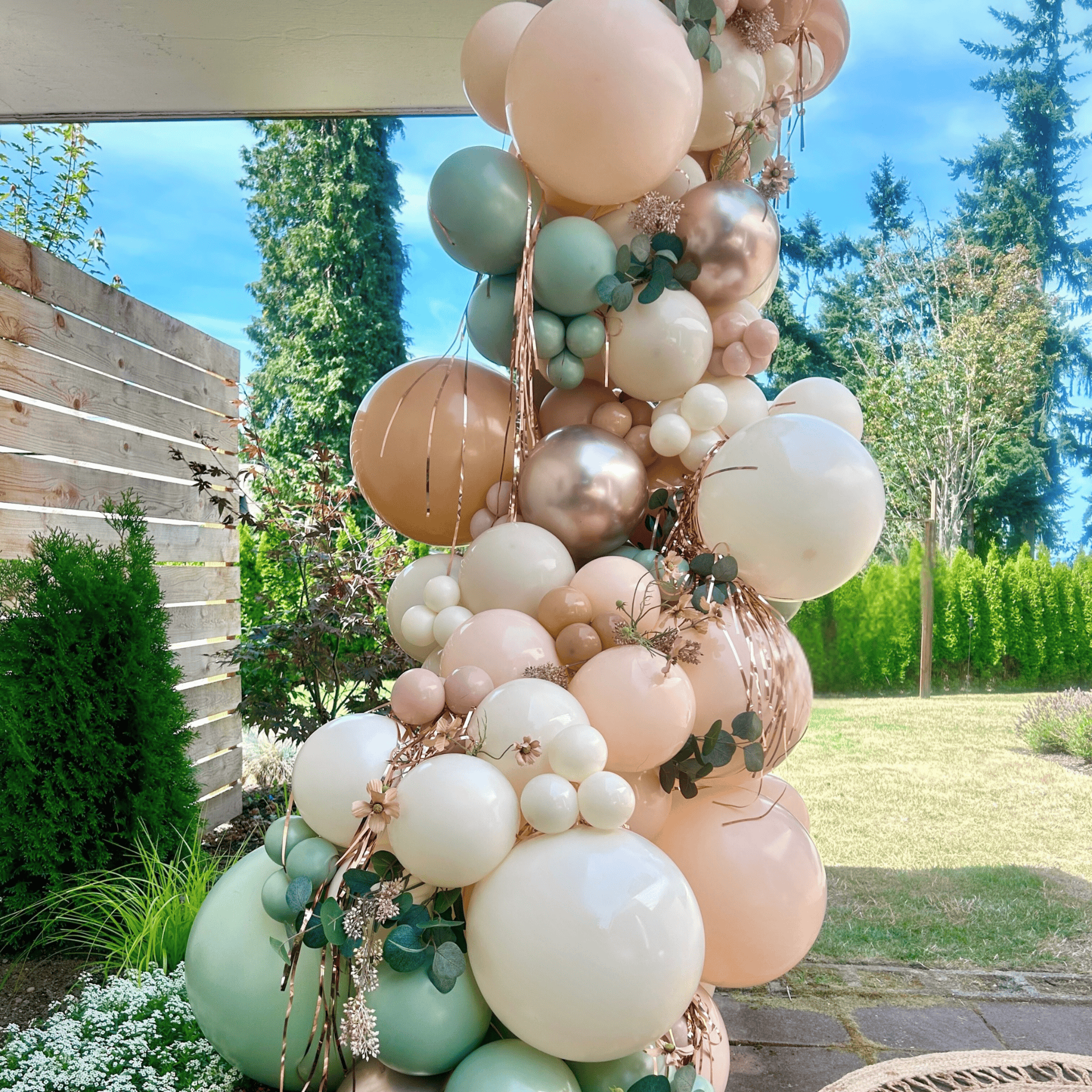 Organic balloon garlands
